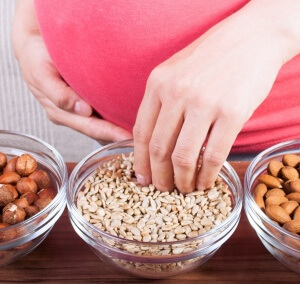 Врач расскажет беременной, какие продукты повышают уровень гемоглобина
