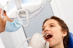 Для лечения восплаения десен стоматолог может назначать препараты