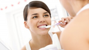 Зубы нужно чистить после каждого приема пищи