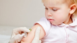 Детям с ВИЧ нужно сделать все необходимые прививки