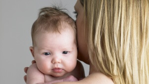У грудного ребенка голова является самой тяжелой частью тела
