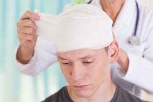 Ушиб головы обычно получают при черепно-мозговых травмах
