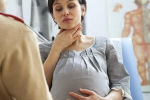 Чем лечить горло при беременности?