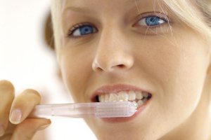 Отбеливание зубов перекисью водорода