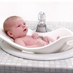 Первое купание новорожденного дома: основные рекомендации